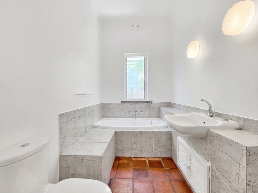 2 Bedroom Property for Sale in Vredehoek Western Cape